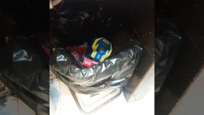 إيرانيون يحطمون صناديق التبرع...