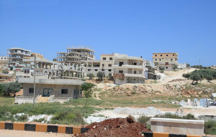 شهيد وجريح جراء انفجار عبوة نا...