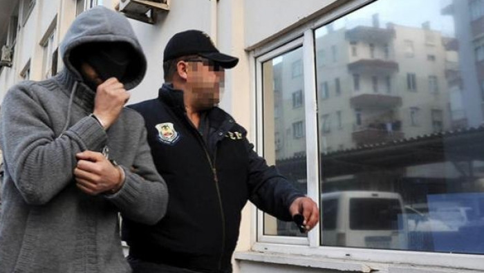 الأمن التركي يعتقل ثلاثة سوريي...