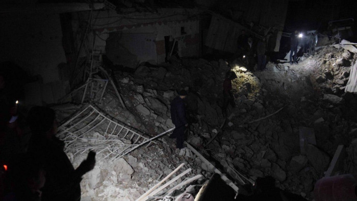 طيران النظام يقتل 8 مدنيين بين...