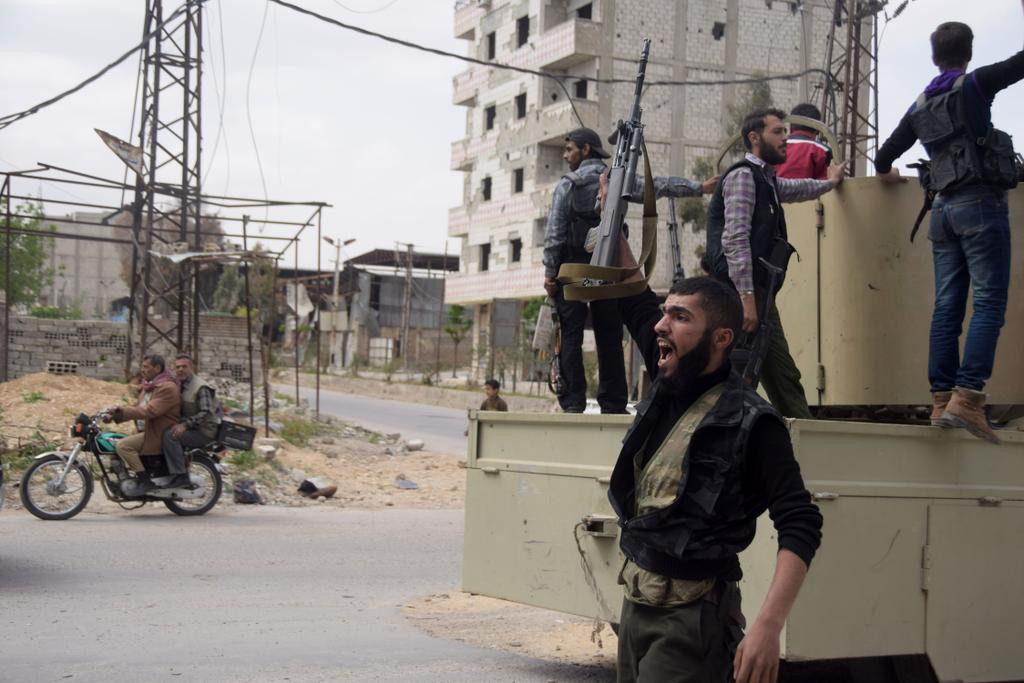 مطالبات بإغلاق مقرات الفصائل ا...