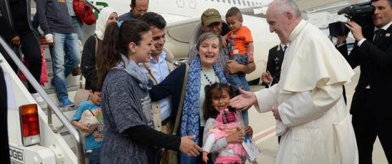 "البابا" يستضيف 12 لاجئاً سوري...