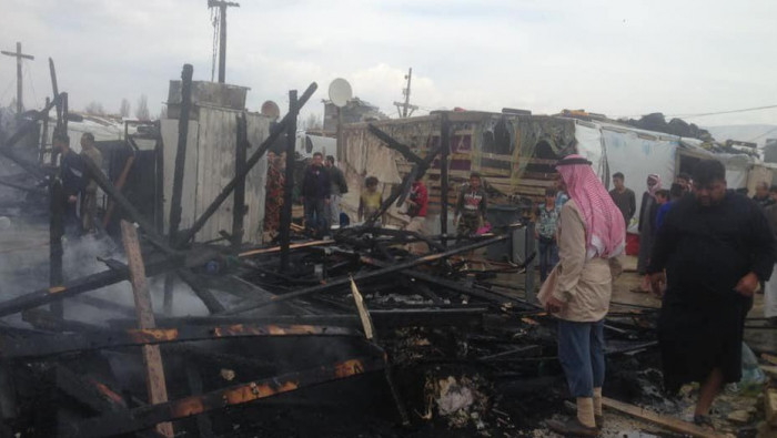 حريق يلتهم خيام النازحين السور...