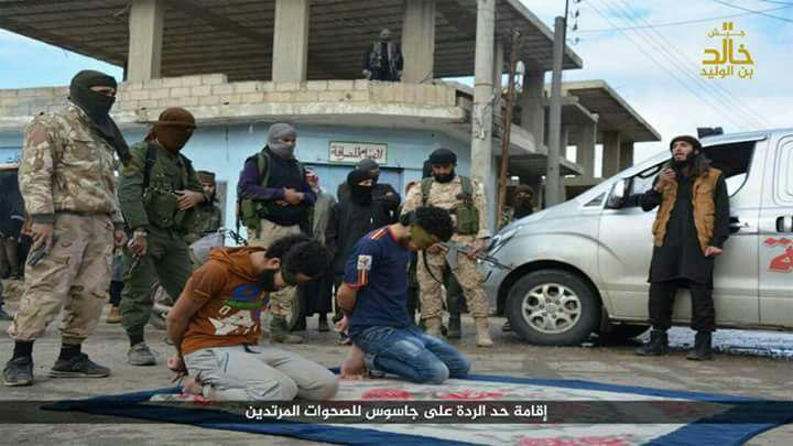 "جيش خالد" يعدم ثلاثة شبان في...