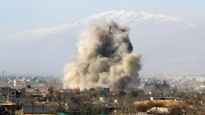 ضحايا مدنيون بقصف النظام شمالا وحملة اعتقالات تطال النازحين في مخيم الهول شرقا