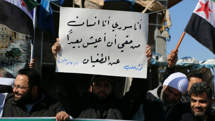 مظاهرات في خان العسل تندد بالق...