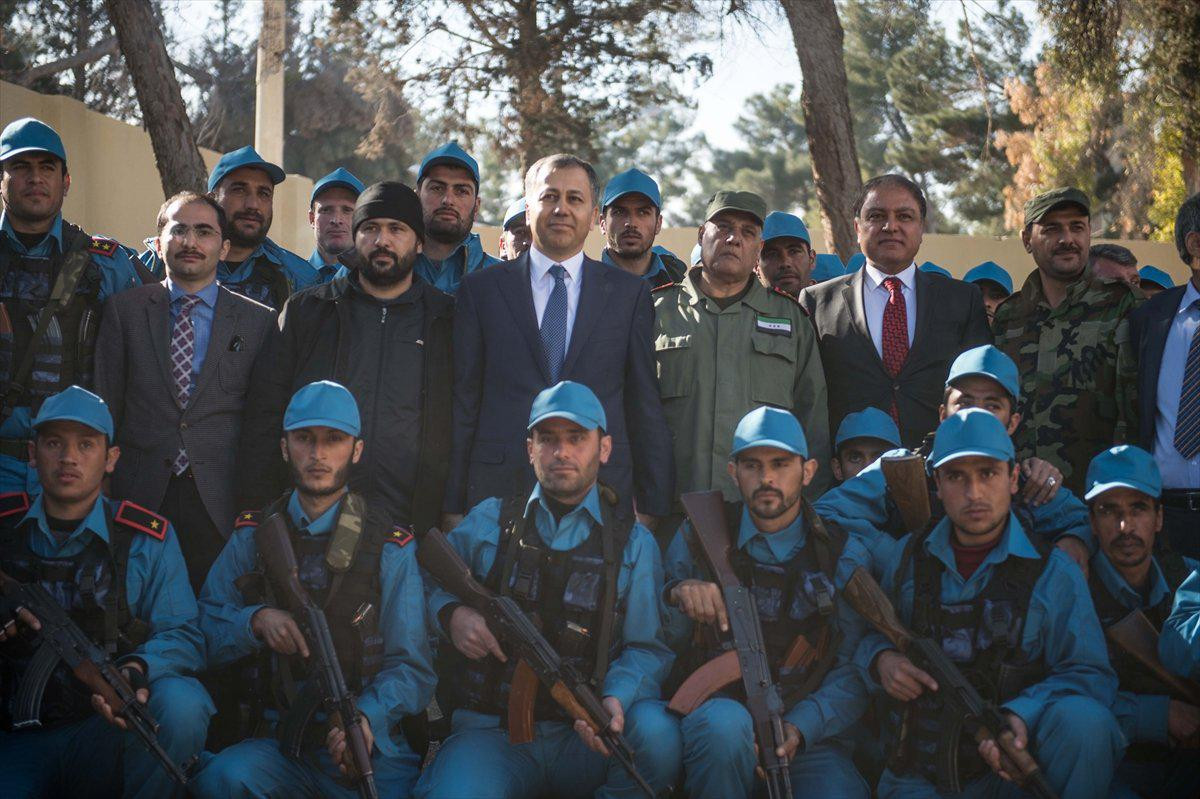 تركيا تدرب قرابة 6 آلاف سوري ل...