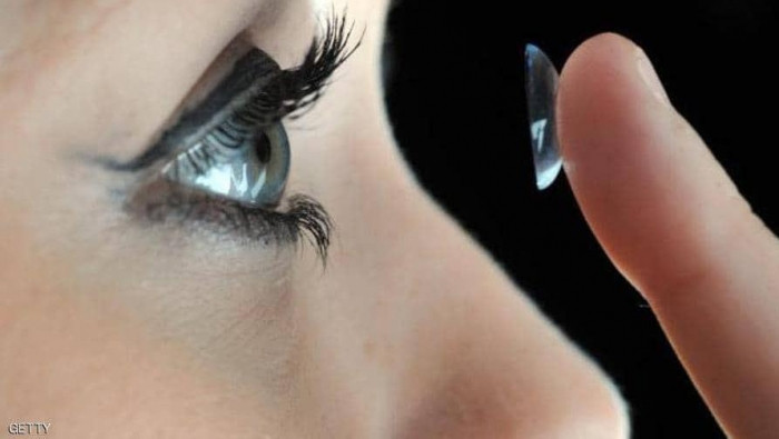 ابتكار عدسة لاصقة تقرب الأشياء...