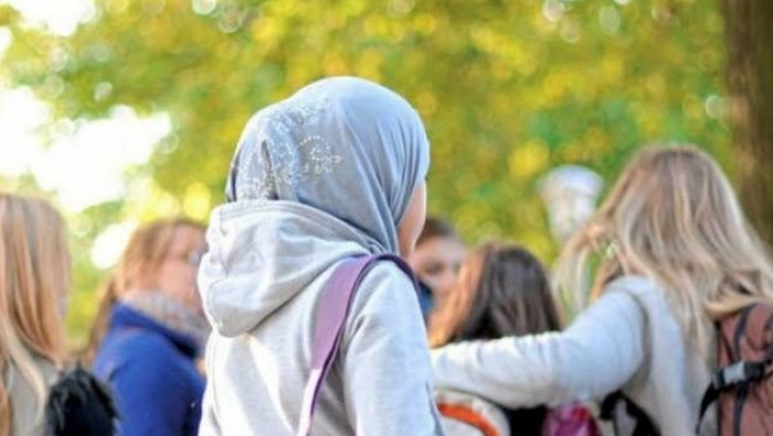 لاجئة سورية تتعرض للضرب والشتي...