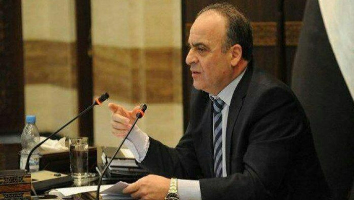 خميس يكشف سبب تهاوي الليرة الس...