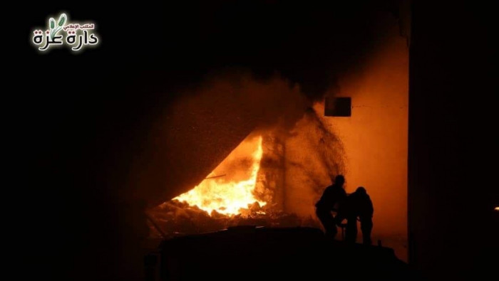 "الدفاع المدني" يخمد حريقا ضخم...