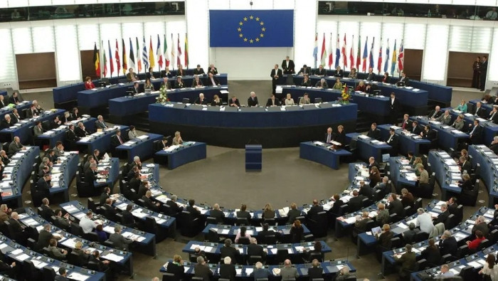 الاتحاد الأوروبي يدعو طهران ال...