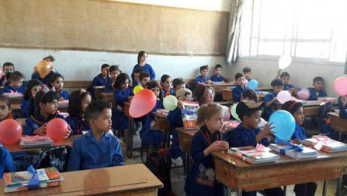 مديرة تضرب معلمة أمام تلاميذها...