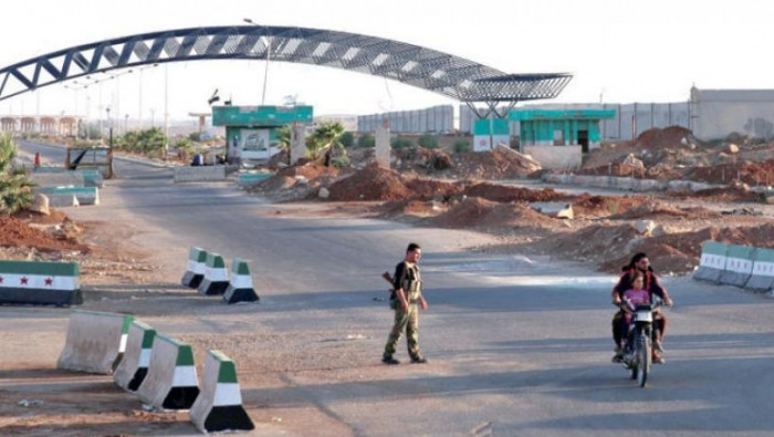 خوفا من غدر النظام.. مئات العا...