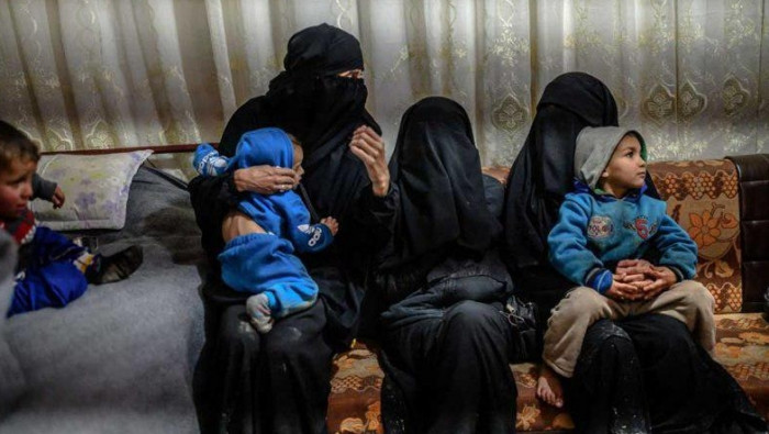 دراسة تحذر من نساء "داعش" العا...