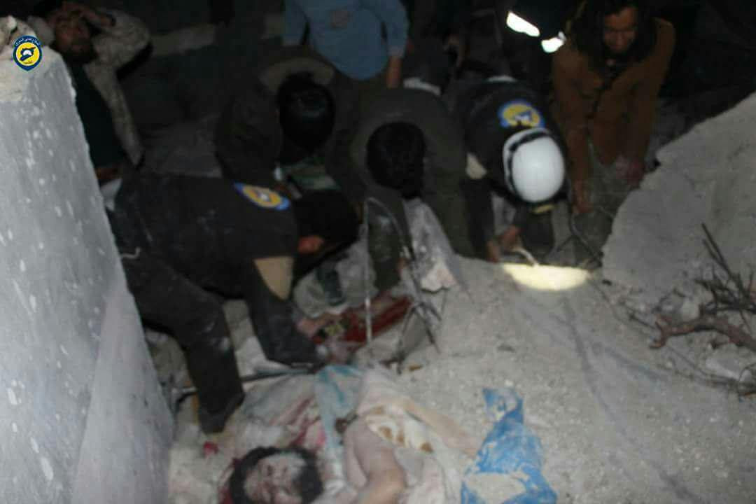 عشرة شهداء بقصف جوي على إدلب