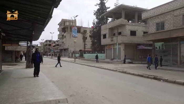 النظام يداهم عشرات المنازل في...