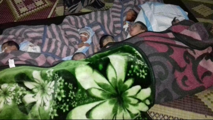 النظام يقصف سراقب بالكلور ويُخ...