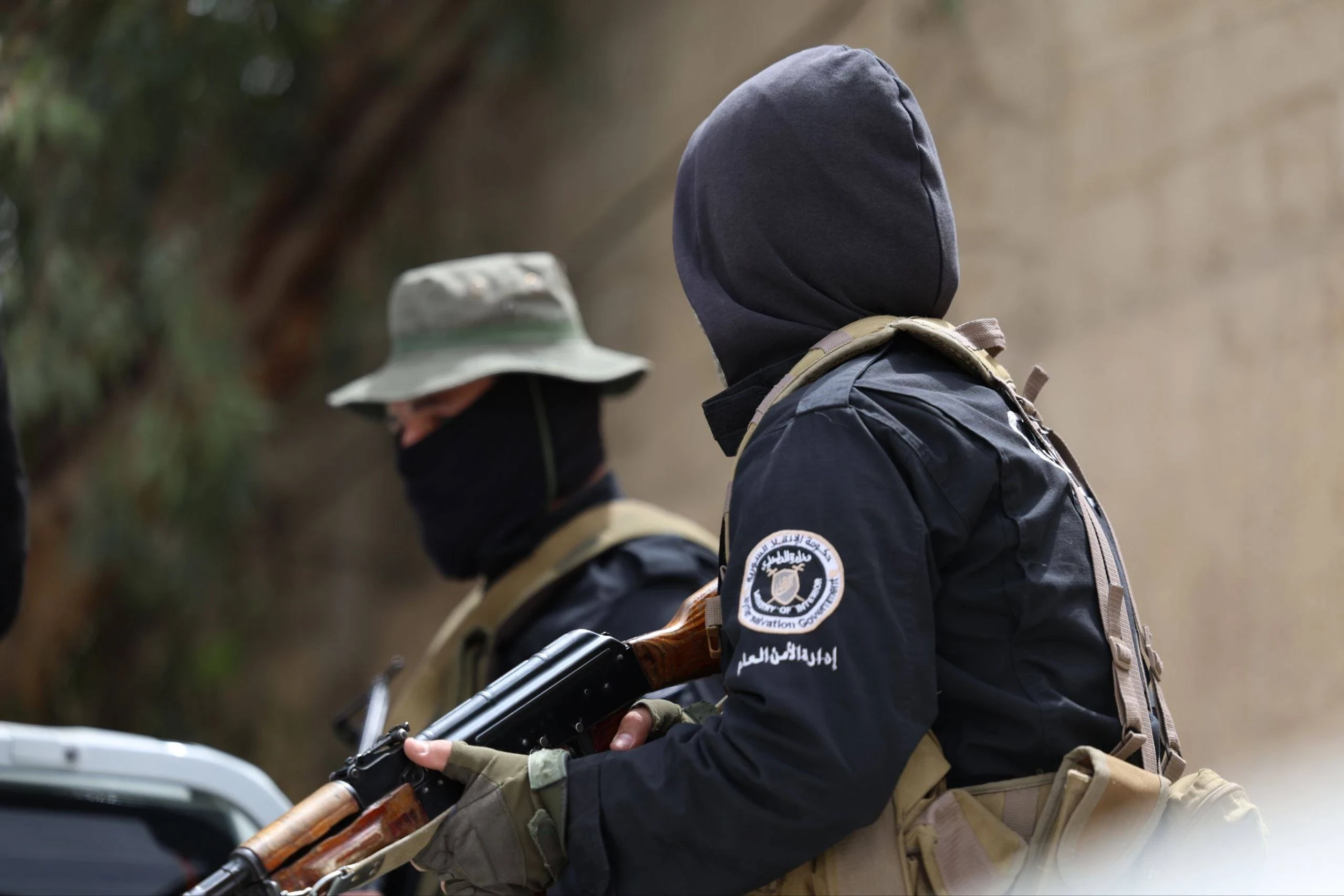 "وزارة الدفاع" تحظر خياطة وصنا...