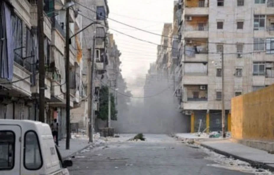 رجل يرتدي حزاماً ناسفاً يفجّر...