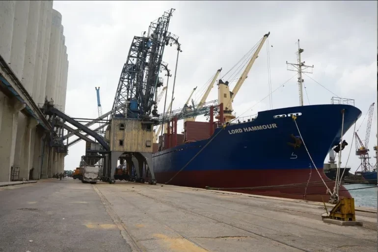 باخرتان من القمح تصلان إلى موا...