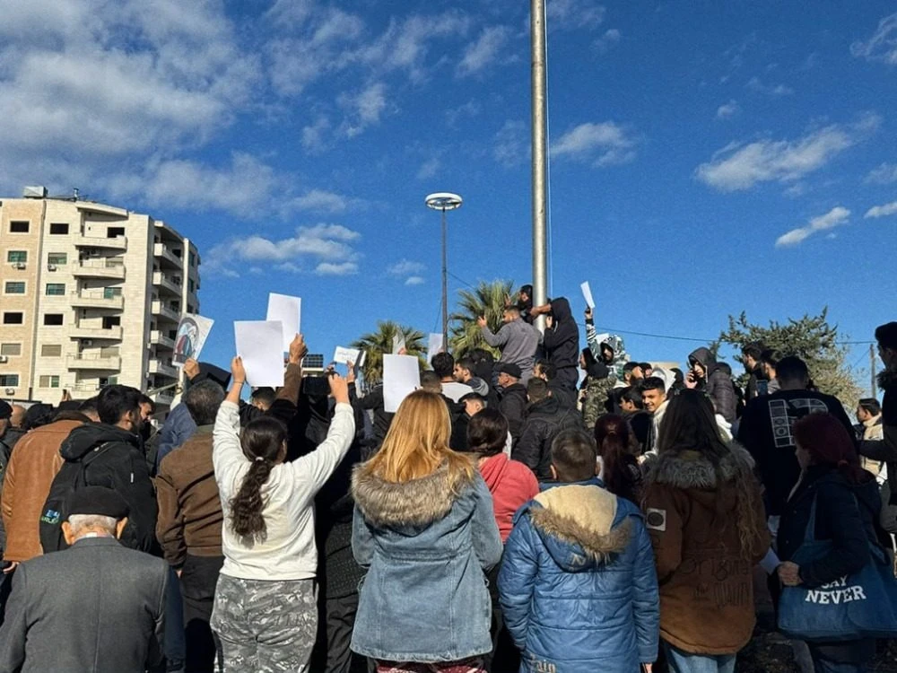 "الإدارة الذاتية" تحمل الحكومة...