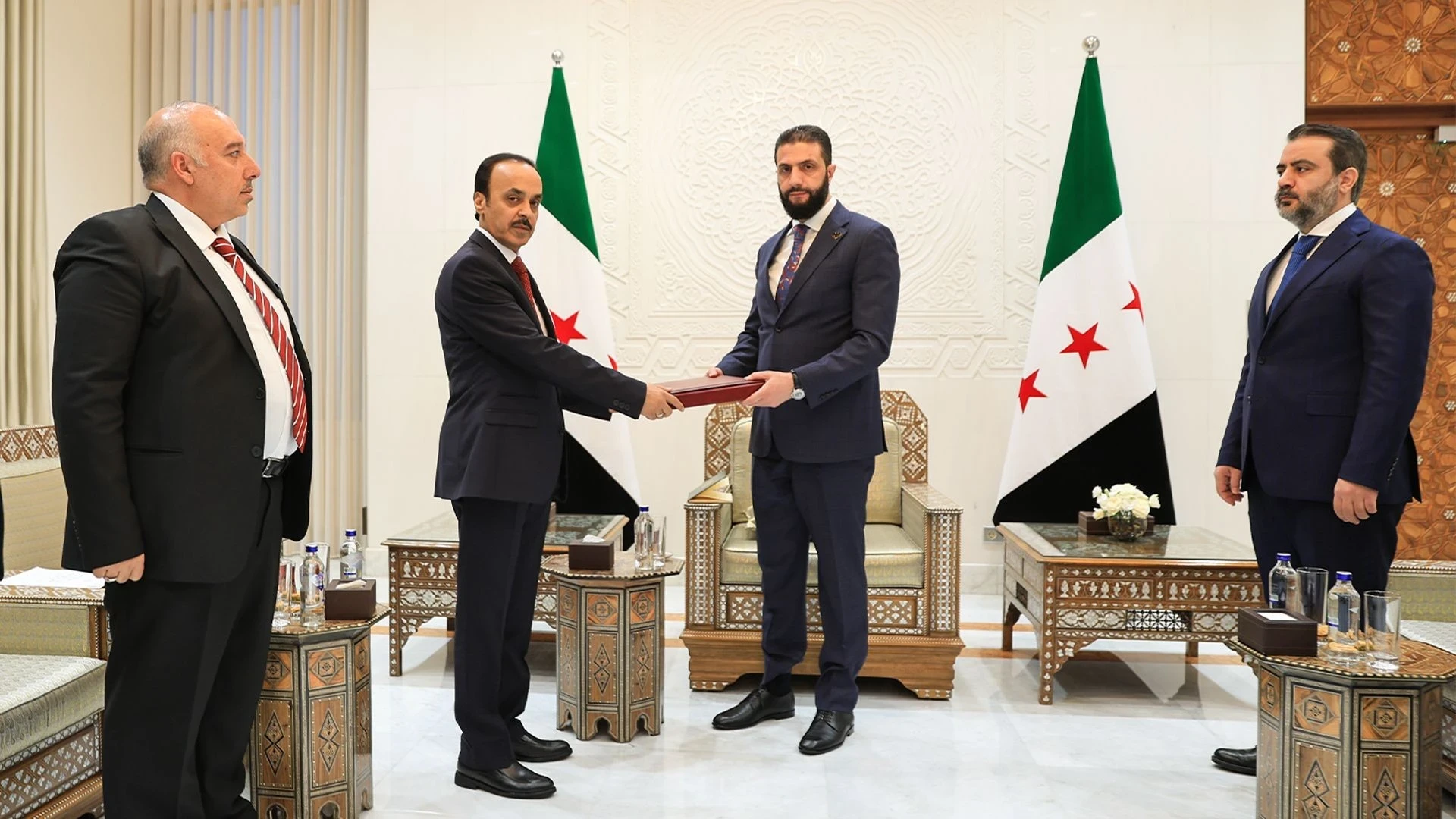 "الشرع" يتسلّم تقرير لجنة التح...