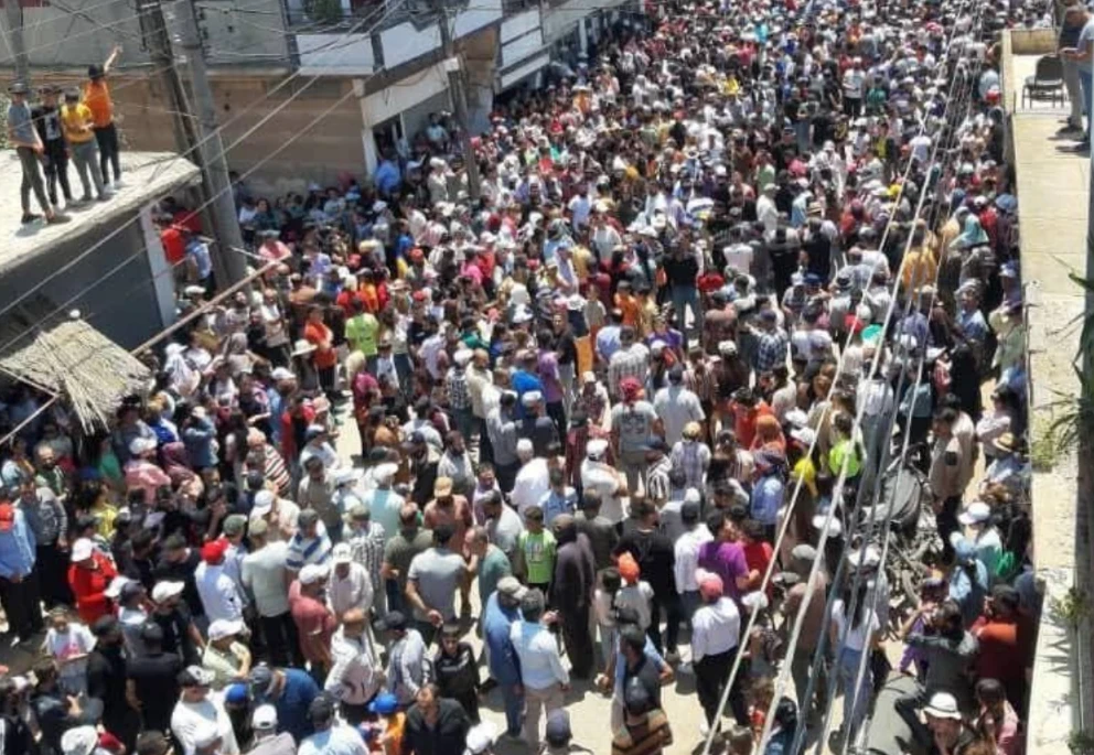 بعد مقتل شابين.. مئات المواطني...