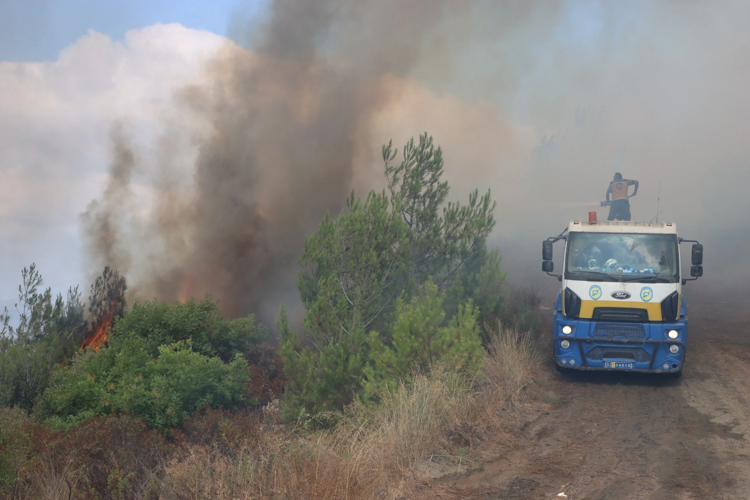 حرائق اللاذقية مستمرة.. وبؤرة...