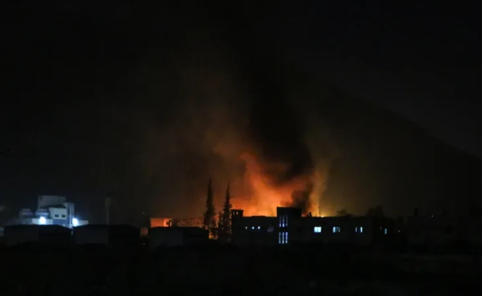 غارات إسرائيلية عنيفة تستهدف م...