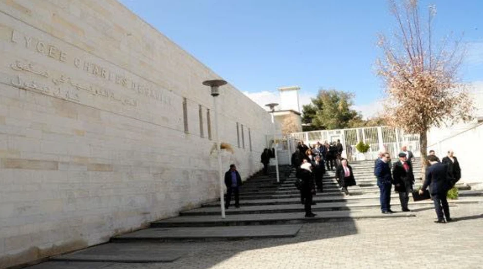 السفارة الفرنسية تتدخل بعد اقت...