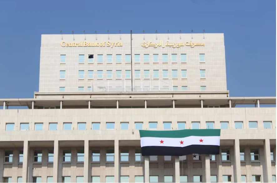 "المركزي" يطلب من المصارف السو...