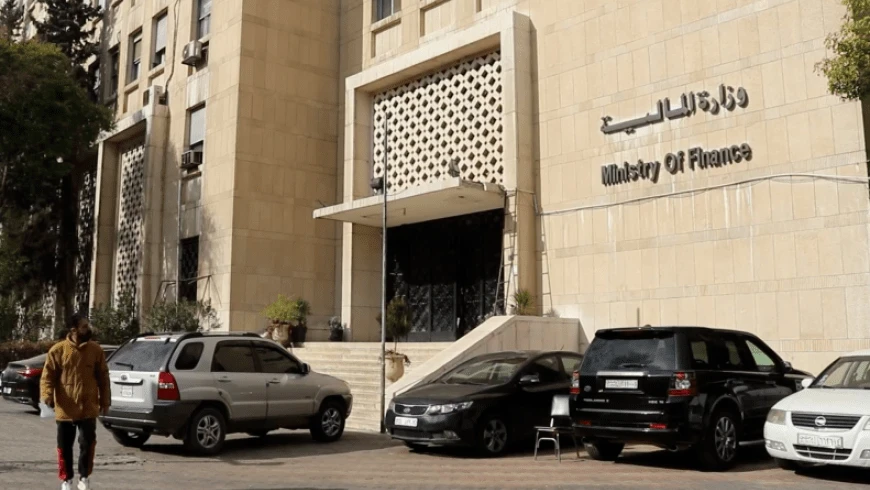 المالية السورية: صرف رواتب الع...