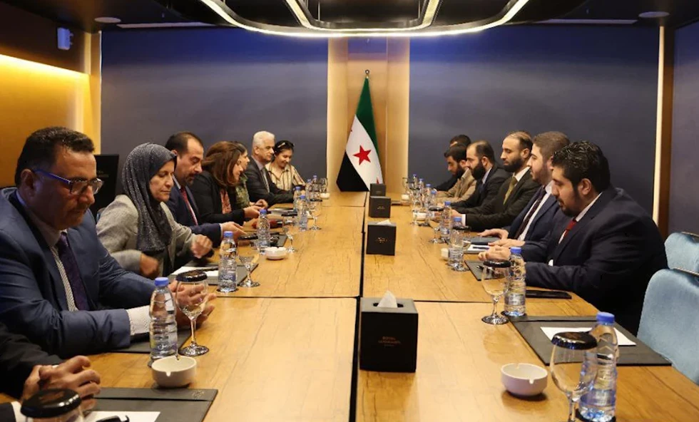 برئاسة إلهام أحمد.. وفد من "قس...