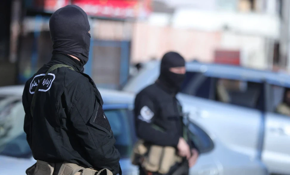 روايتان متضاربتان حول مقتل وإص...