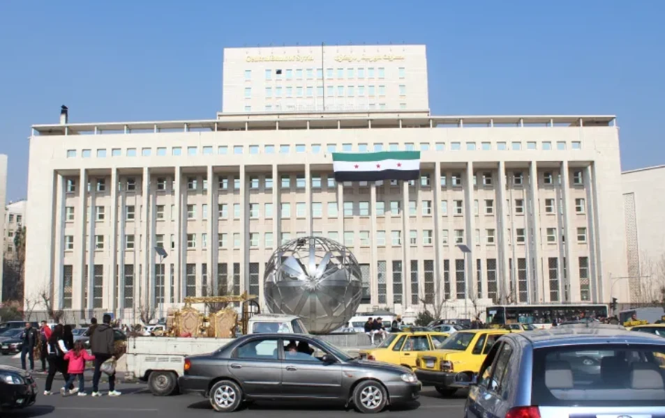 استعدادات لإدخال خمس مهن مالية...