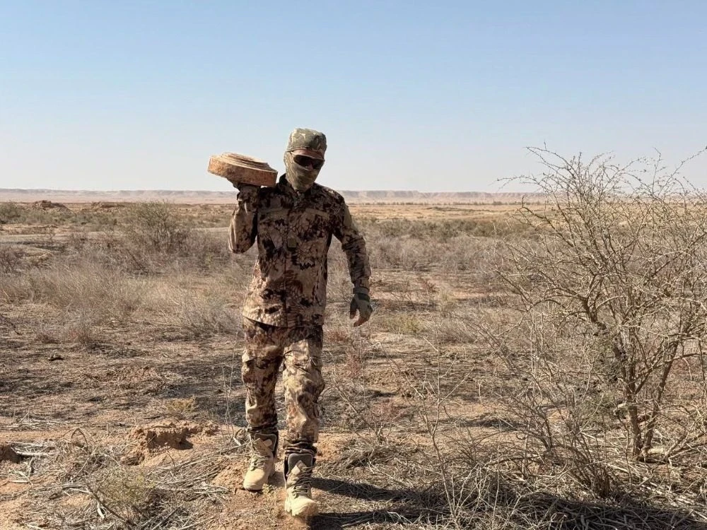 كشف حقل ألغام ضخم يضم 5000 لغم...