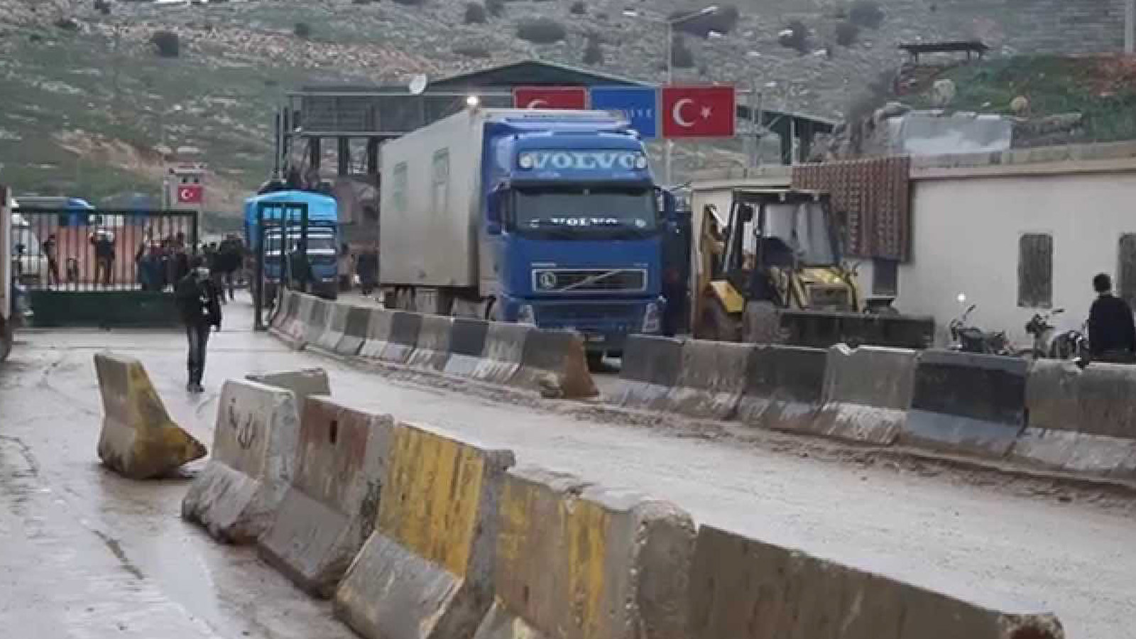 تركيا تغلق معبر باب الهوى بشكل...