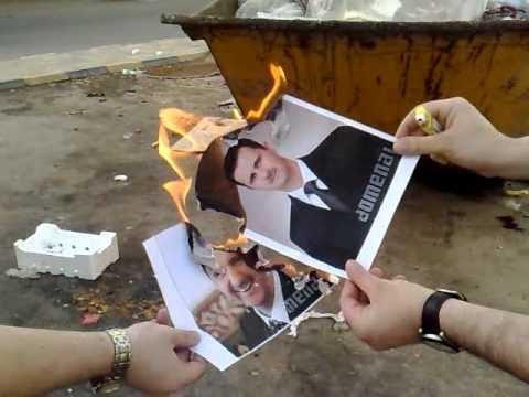 ريف دمشق.. تمزيق صورة بشار الأ...