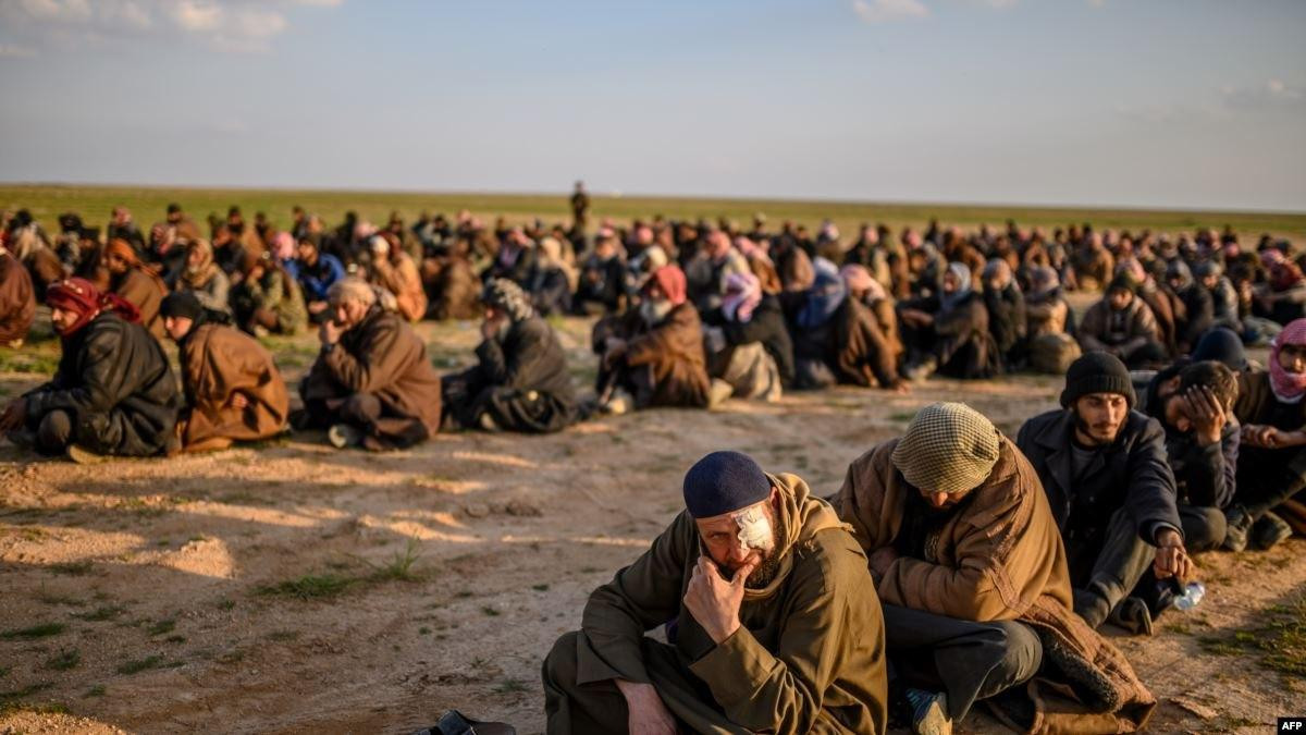 فرنسا تباشر محاكمة 24 شخصا من...