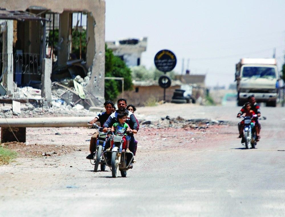 النظام يصعد ويختطف شقيقين في د...