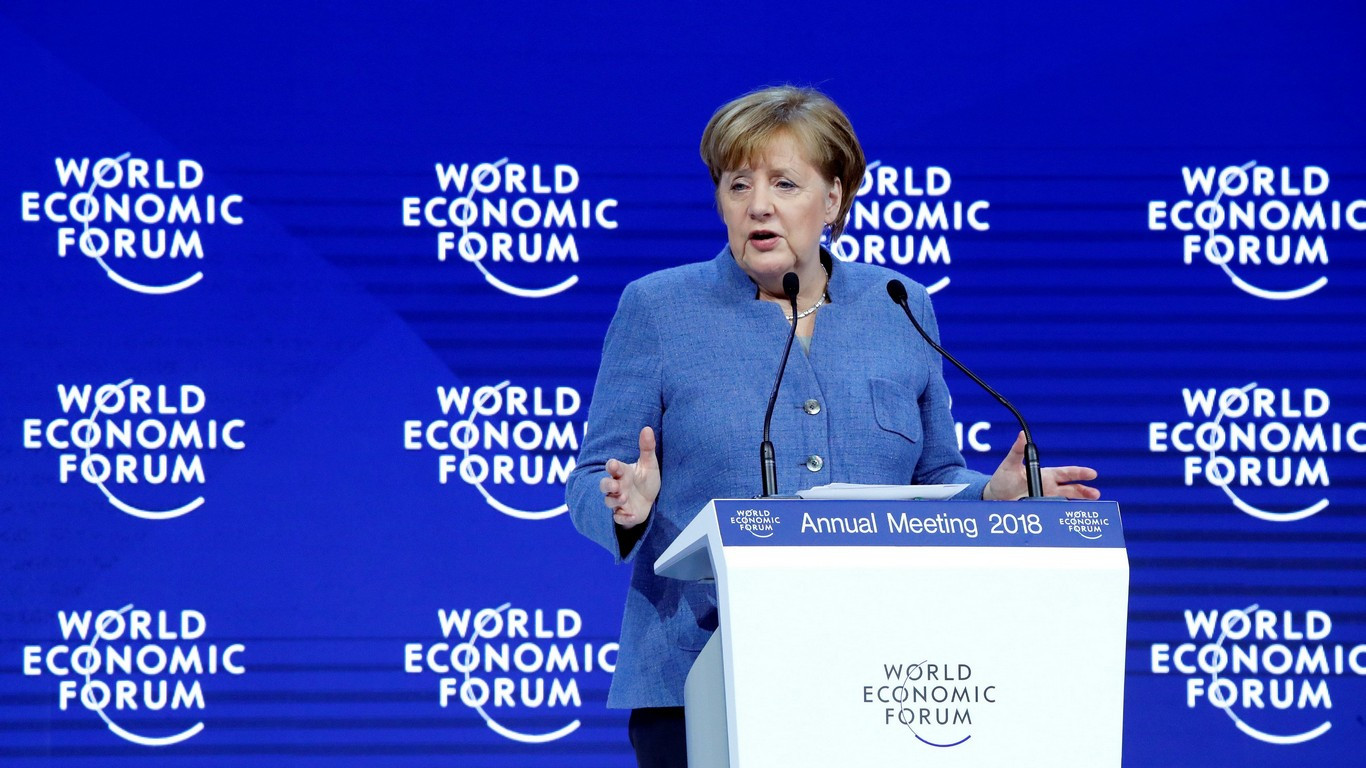 ميركل تحذر من تكرار السيناريو...