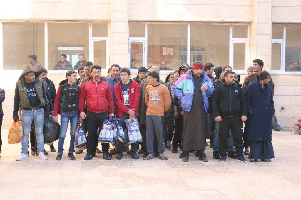 "قسد" تفرج عن 50 شابا من سجونه...