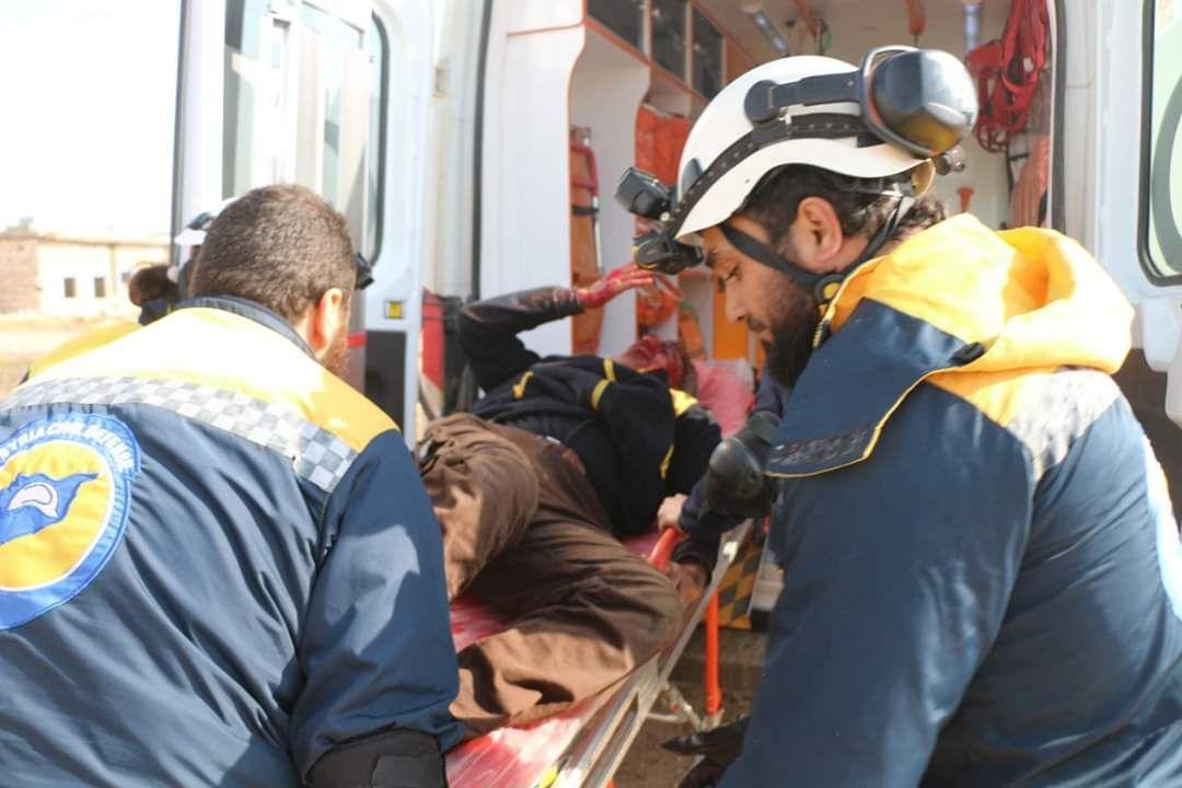 إصابة عنصر من الخوذ البيضاء بغ...