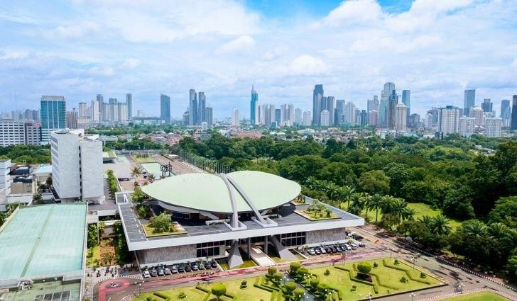 إندونيسيا ترفض استعادة 700 من...