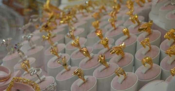 أسعار الذهب ترتفع قرابة 200 لي...