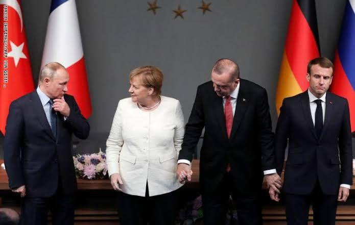 أردوغان يطلب دعم ماكرون وميركل...