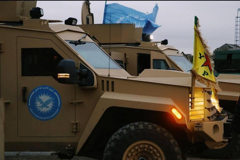 بدعم من التحالف.. "قسد" تداهم...