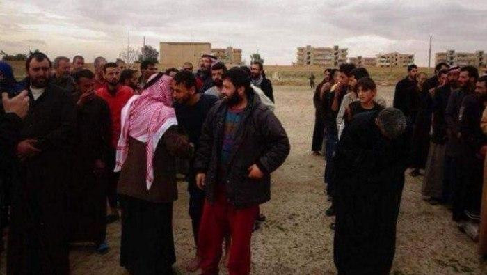 "قسد" تفرج عن معتقلين من ديرال...