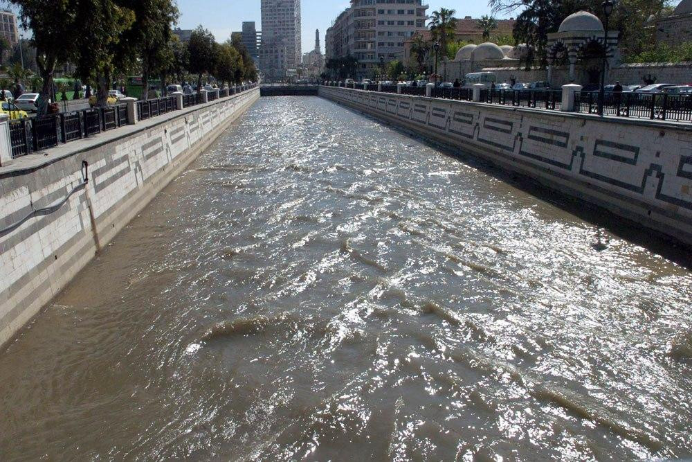 وفاة امرأة وطفلتها غرقا بنهر ب...